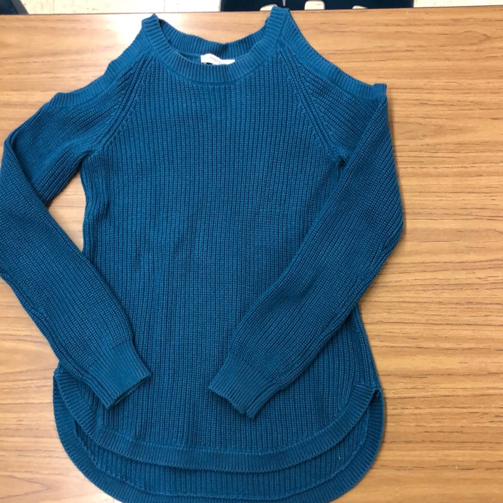 White House Black Market ribbed old shoulder sweater.